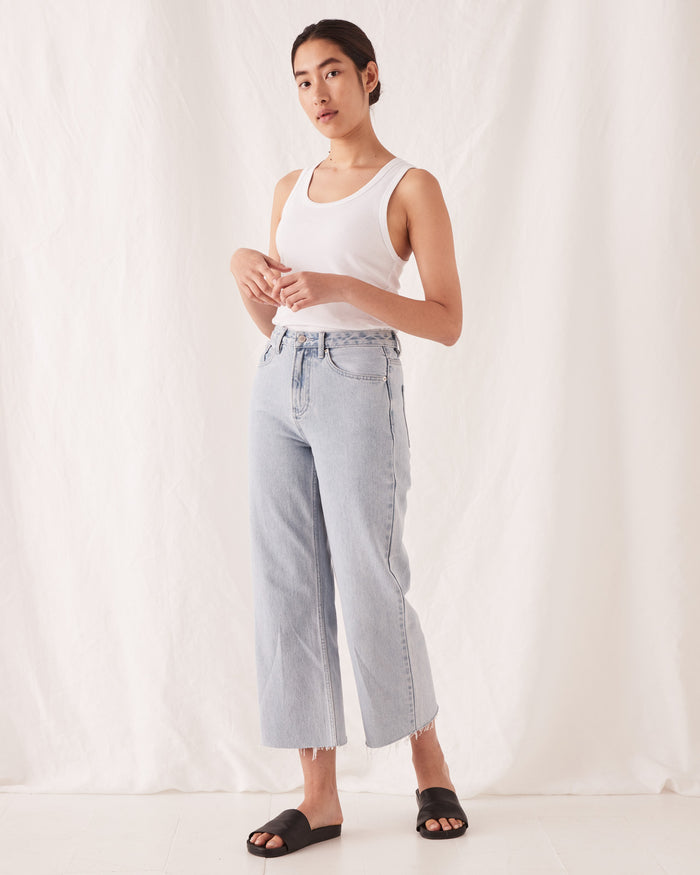 HIGH WAIST FLARE JEAN PACIFIC BLUE, assembly label, Mika and Max 
