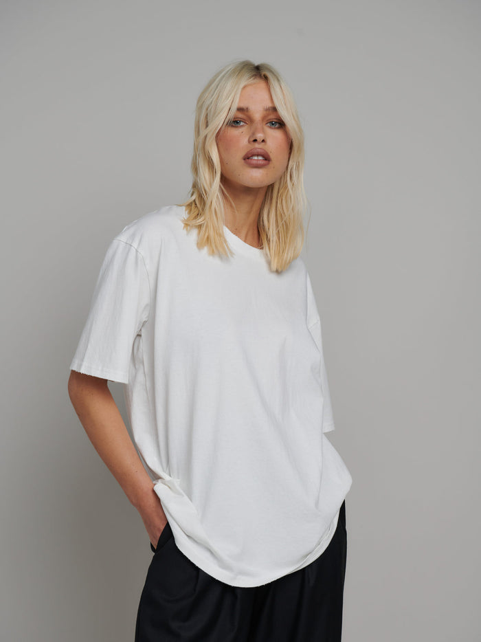 BOYFRIEND T-SHIRT - WHITE
