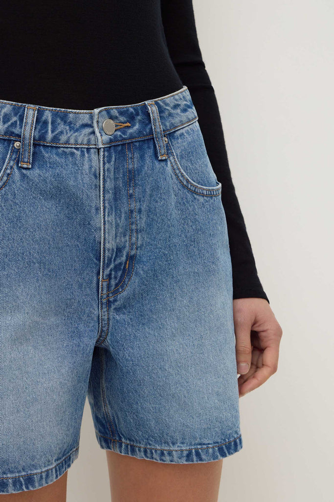 Mid Rise Vintage denim short classic blue