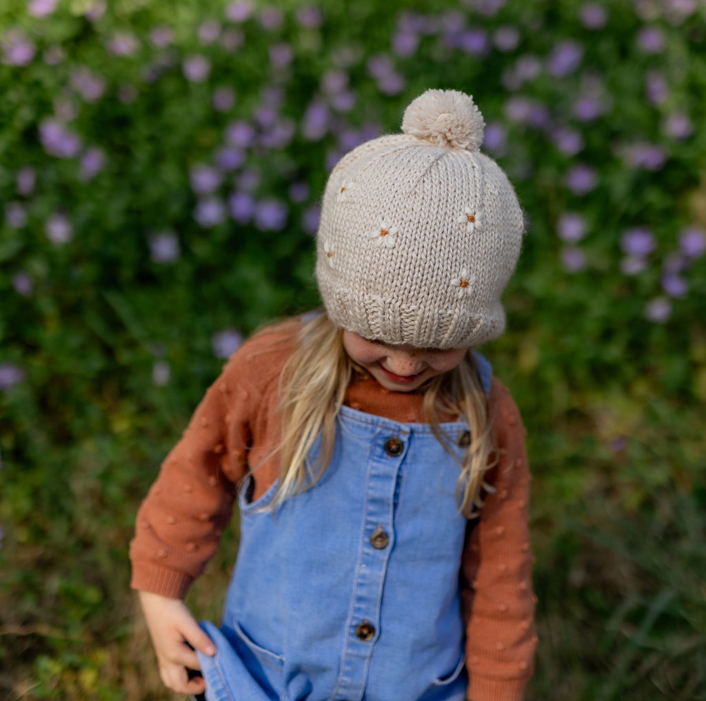 Daisy Beanie Oatmeal