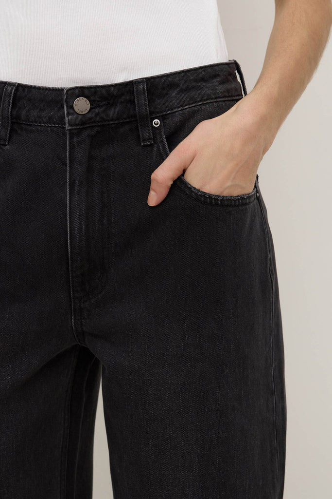 Low Curve Mid Rise Jean Faded Black