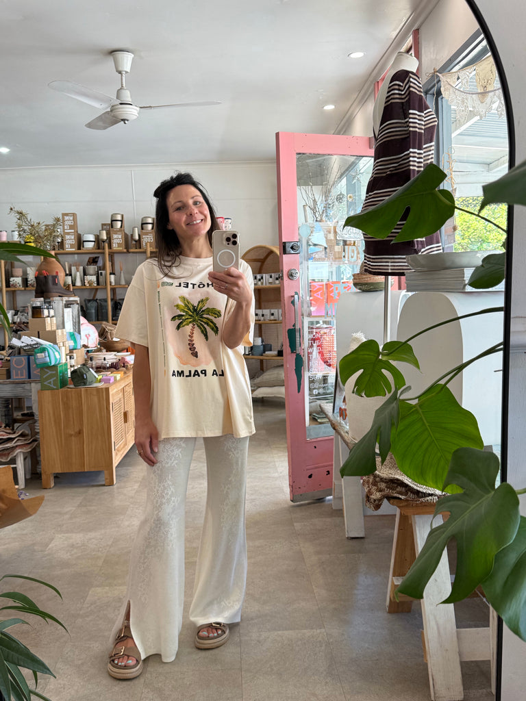 Hotel La Palma T-Shirt Beige - Mika and Max