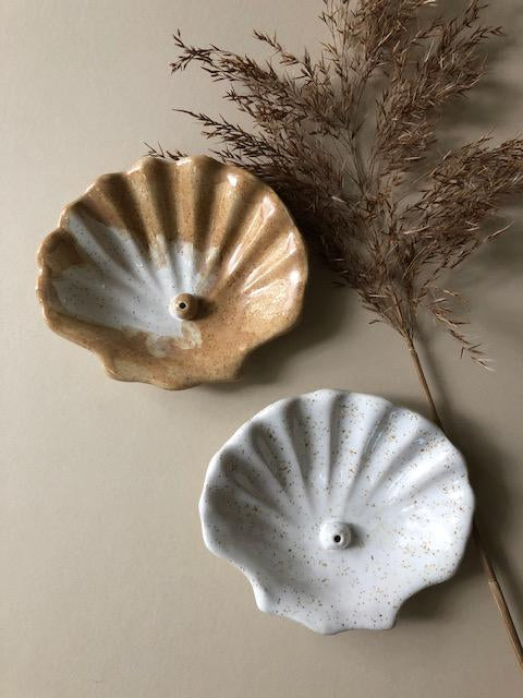 Incense holder SHELL speckled white