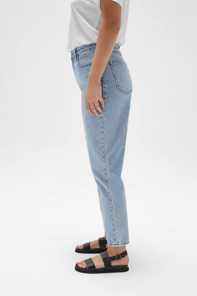 Signature Slim Jean - Light Stone