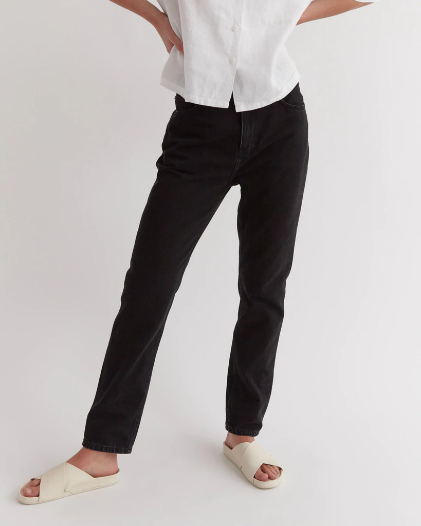 High Waist Tapered Jean - Washed Black