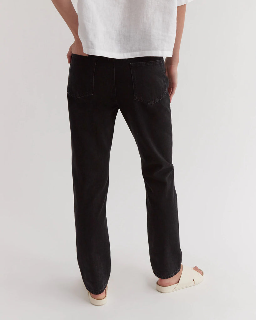 High Waist Tapered Jean - Washed Black